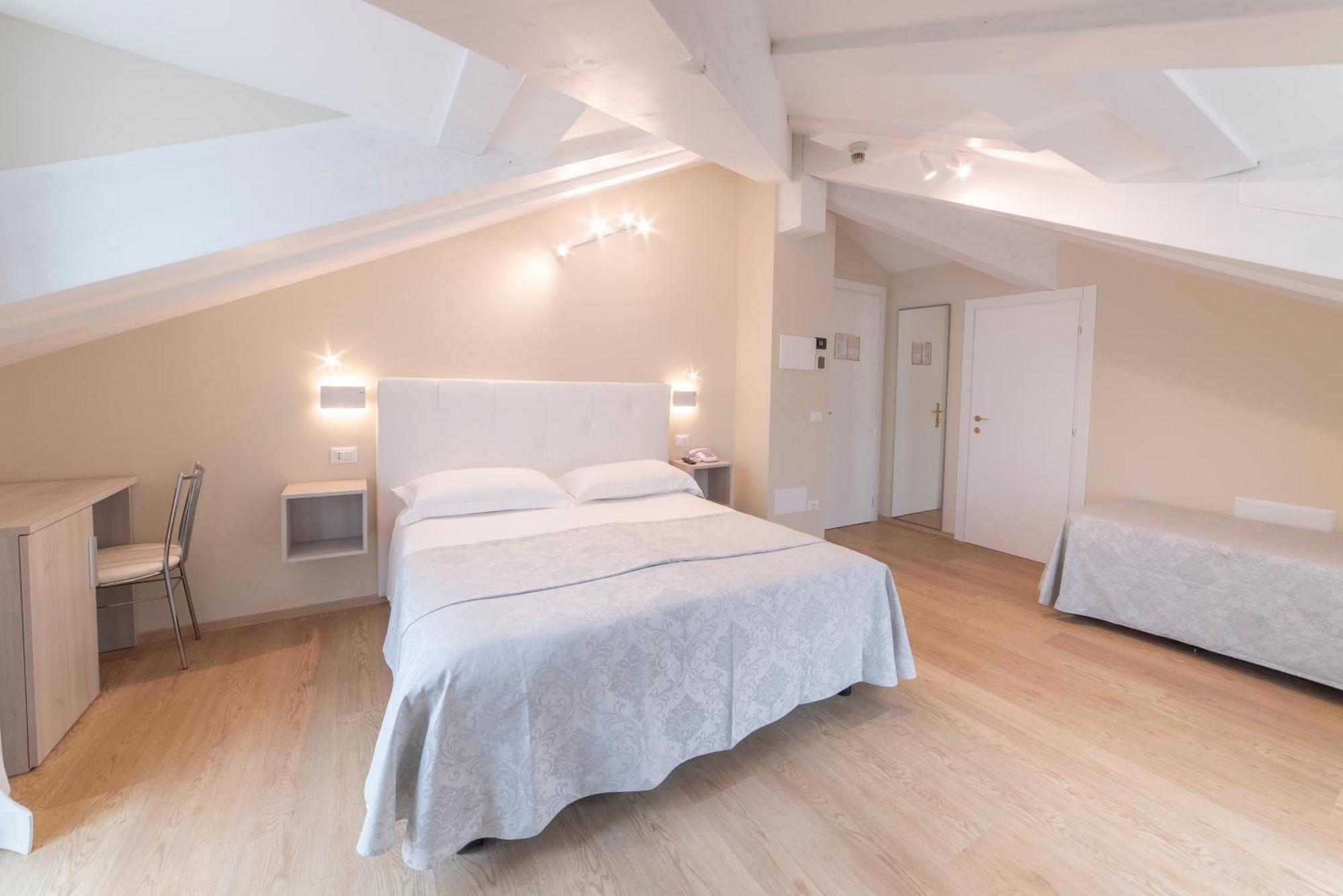 Hotel Due Palme Mergozzo Bagian luar foto