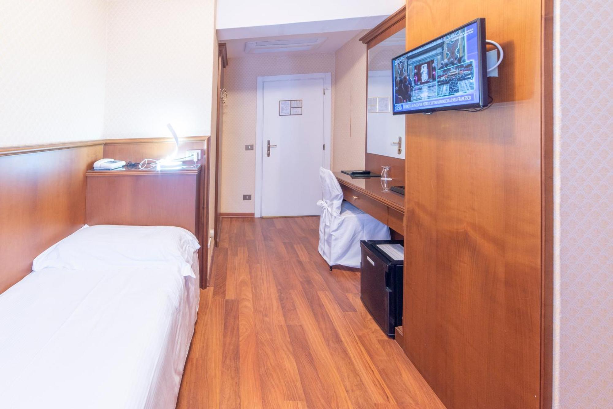 Hotel Due Palme Mergozzo Bagian luar foto