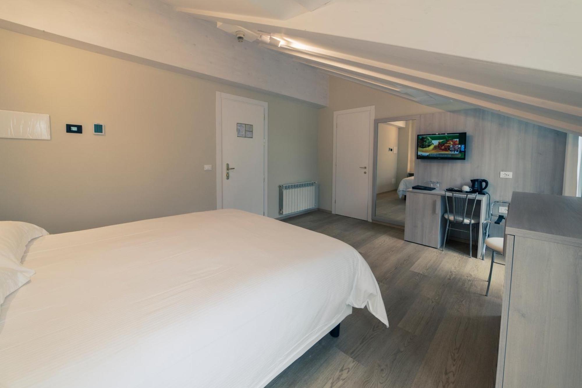 Hotel Due Palme Mergozzo Bagian luar foto