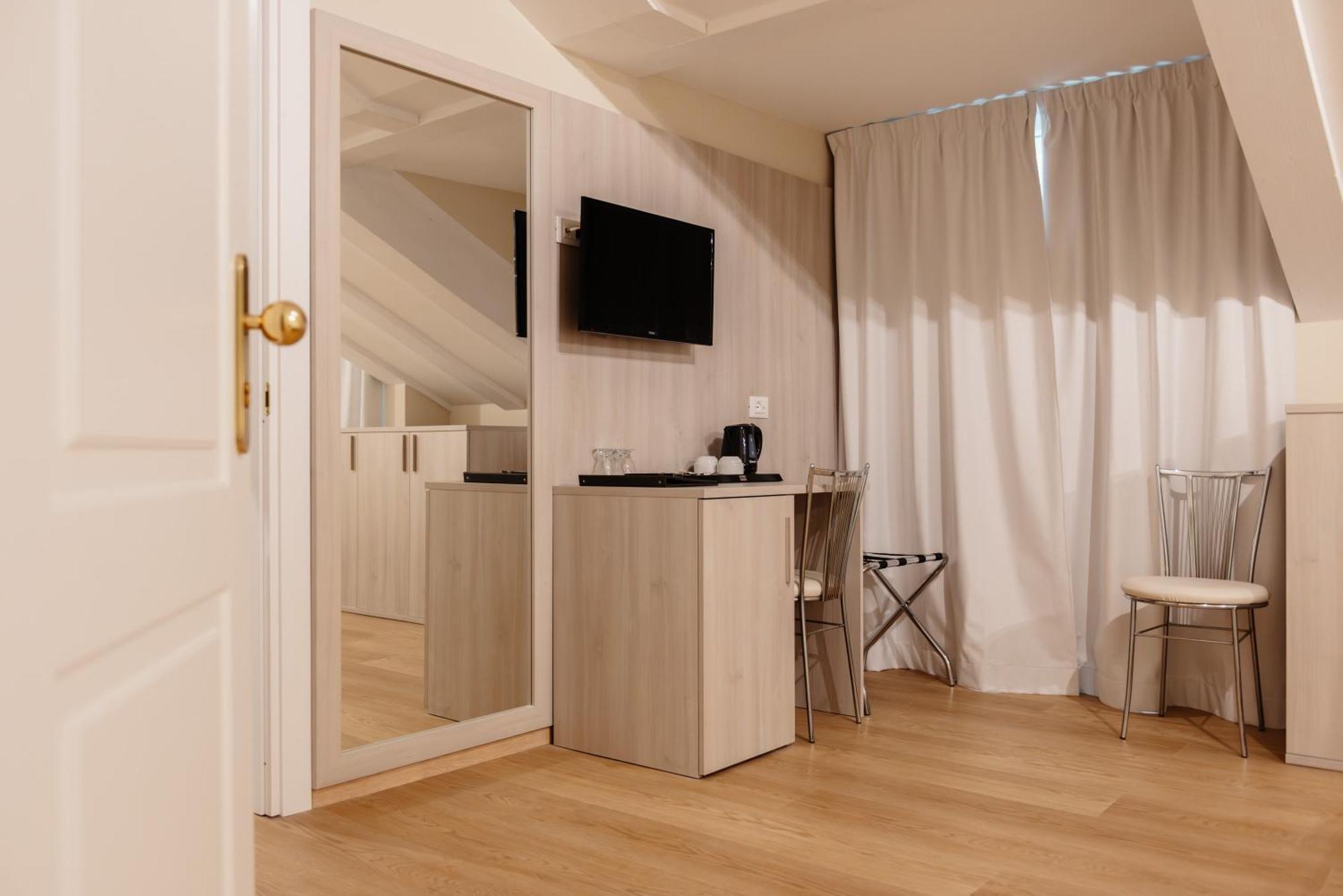 Hotel Due Palme Mergozzo Bagian luar foto